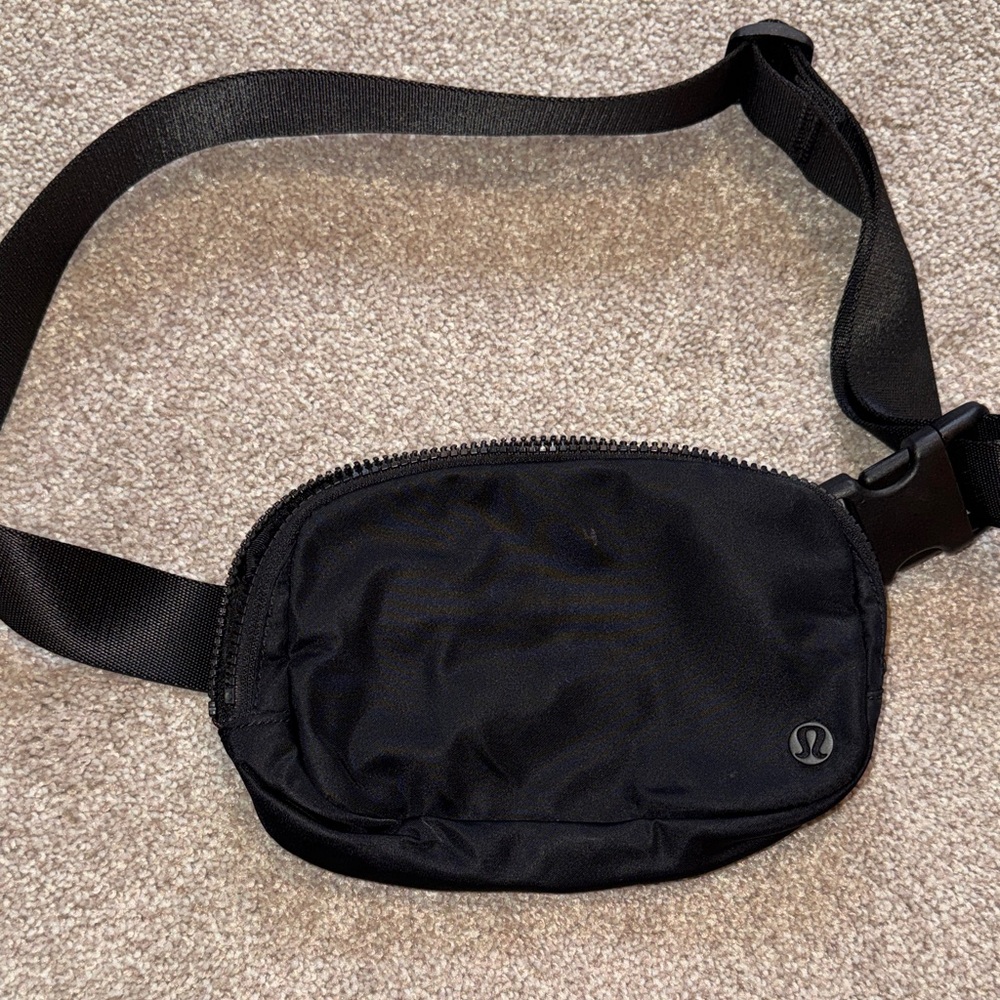 Lululemon Black Swing Pack